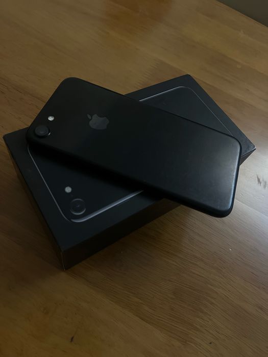СРОЧНО Продам новый iphone 7