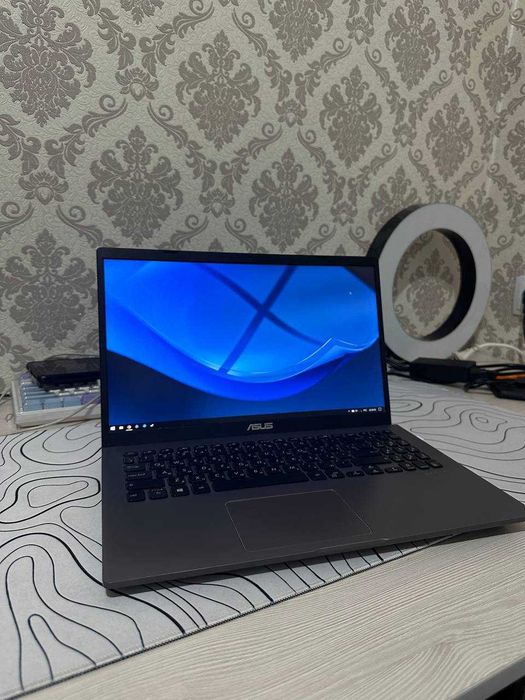 Срочно продаётся ноутбук в рабочем состоянии для учебы, игр и работы