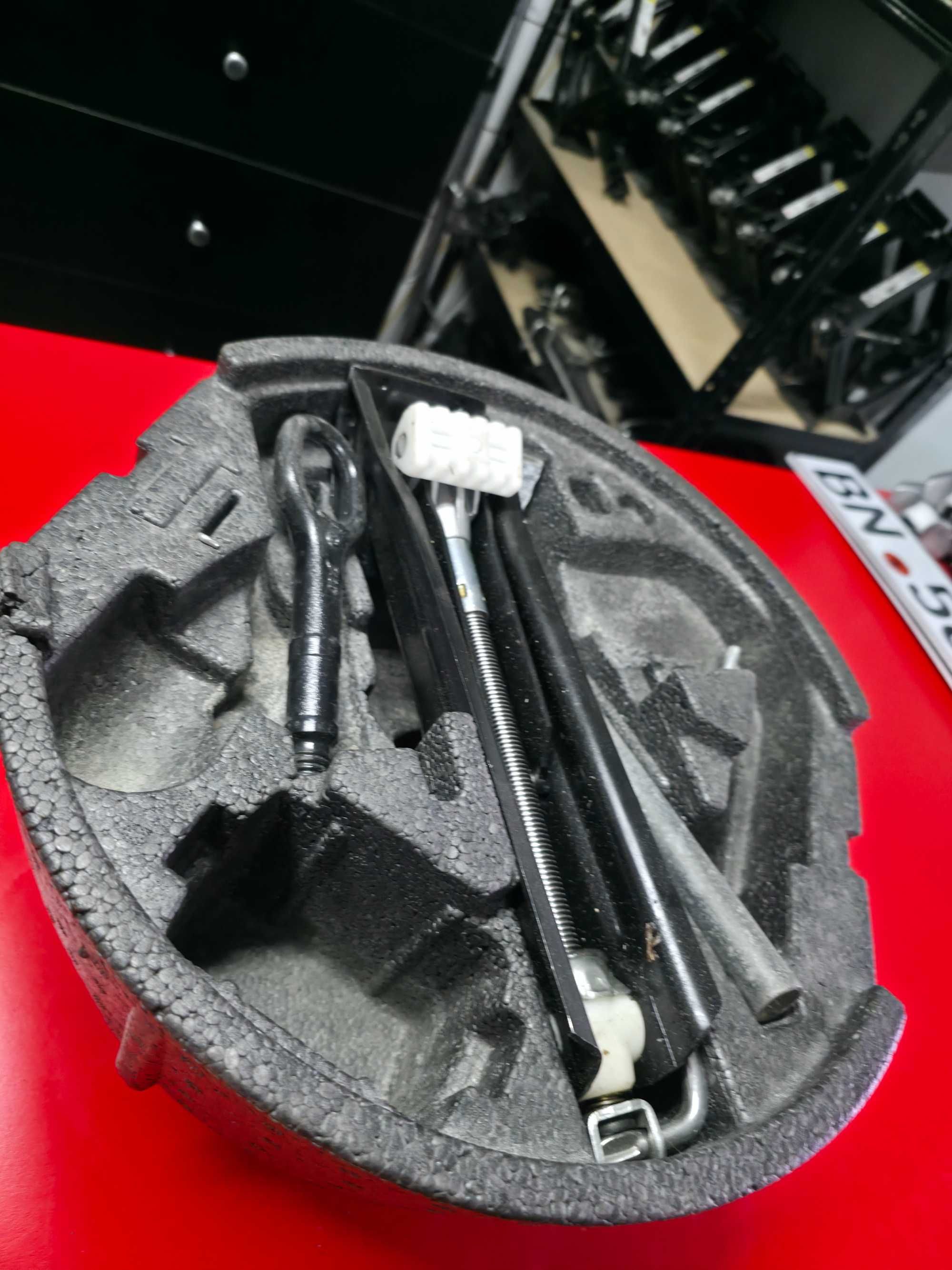 KIT Cric Auto Complet - OEM Mercedes A B C E-Class GLA CLA W212 !