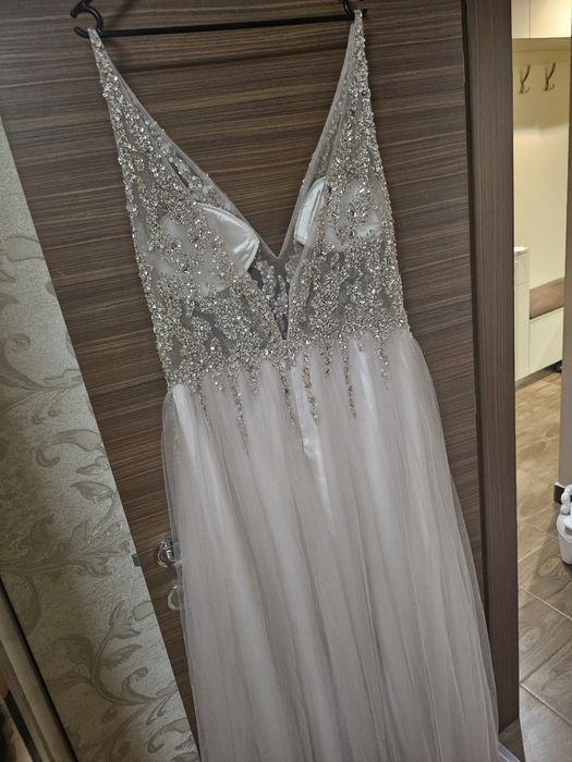 Абитюренска, булчинска официална, нова за всеки повод прекрасна рокля