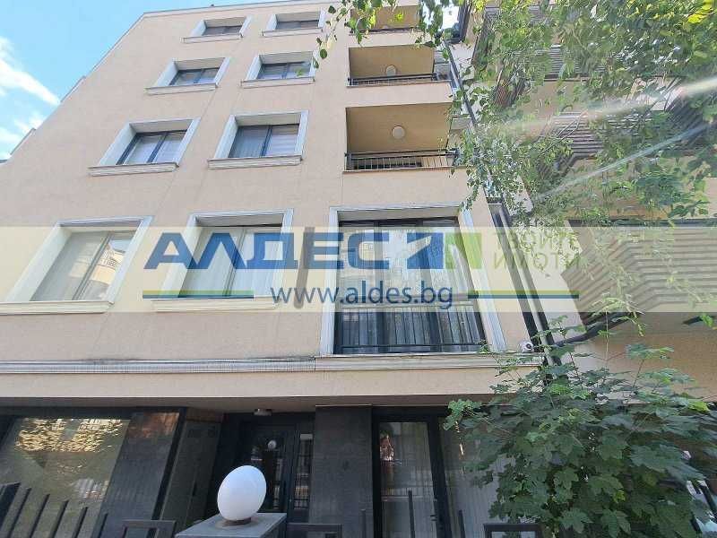 Луксозно обзаведен двустаен ап. в Лозенец до Семинарията!