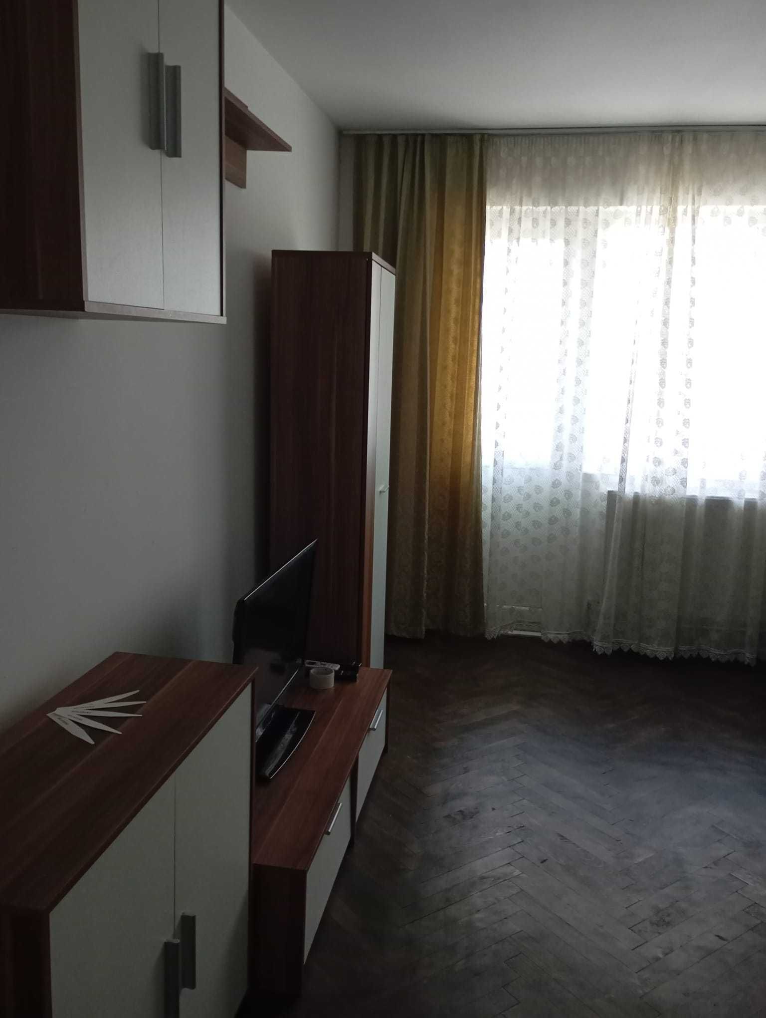 Inchiriez apartament cu 2 camere mobilat in HCC(zona Monument) Caracal