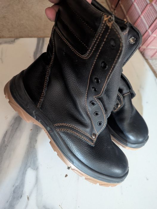 Продам спец обуви