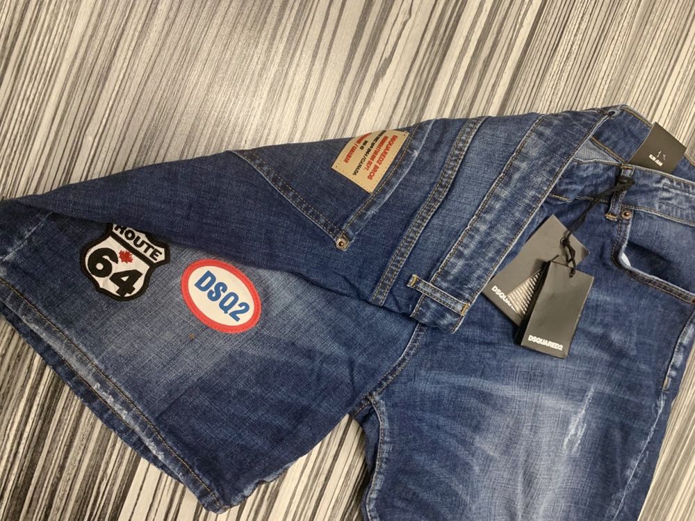 Blugi DSQUARED-Poze reale 100% calitate superioara ! Marimea 52,5