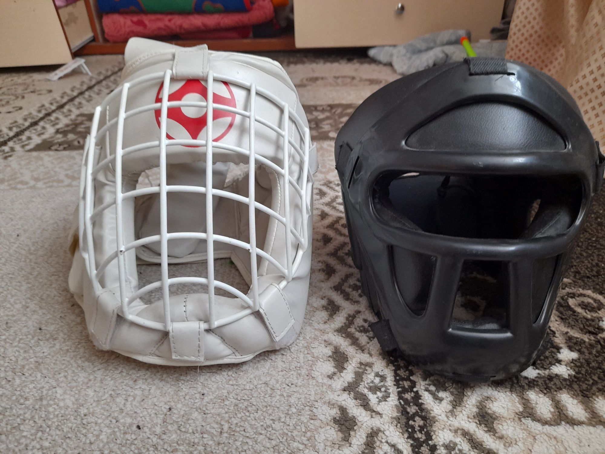 два шлема для каратэ