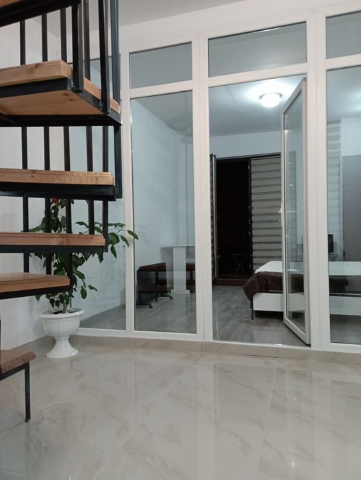 Închiriez casa tip apartament cu etaj in regim Hotelier cu garaj la pa