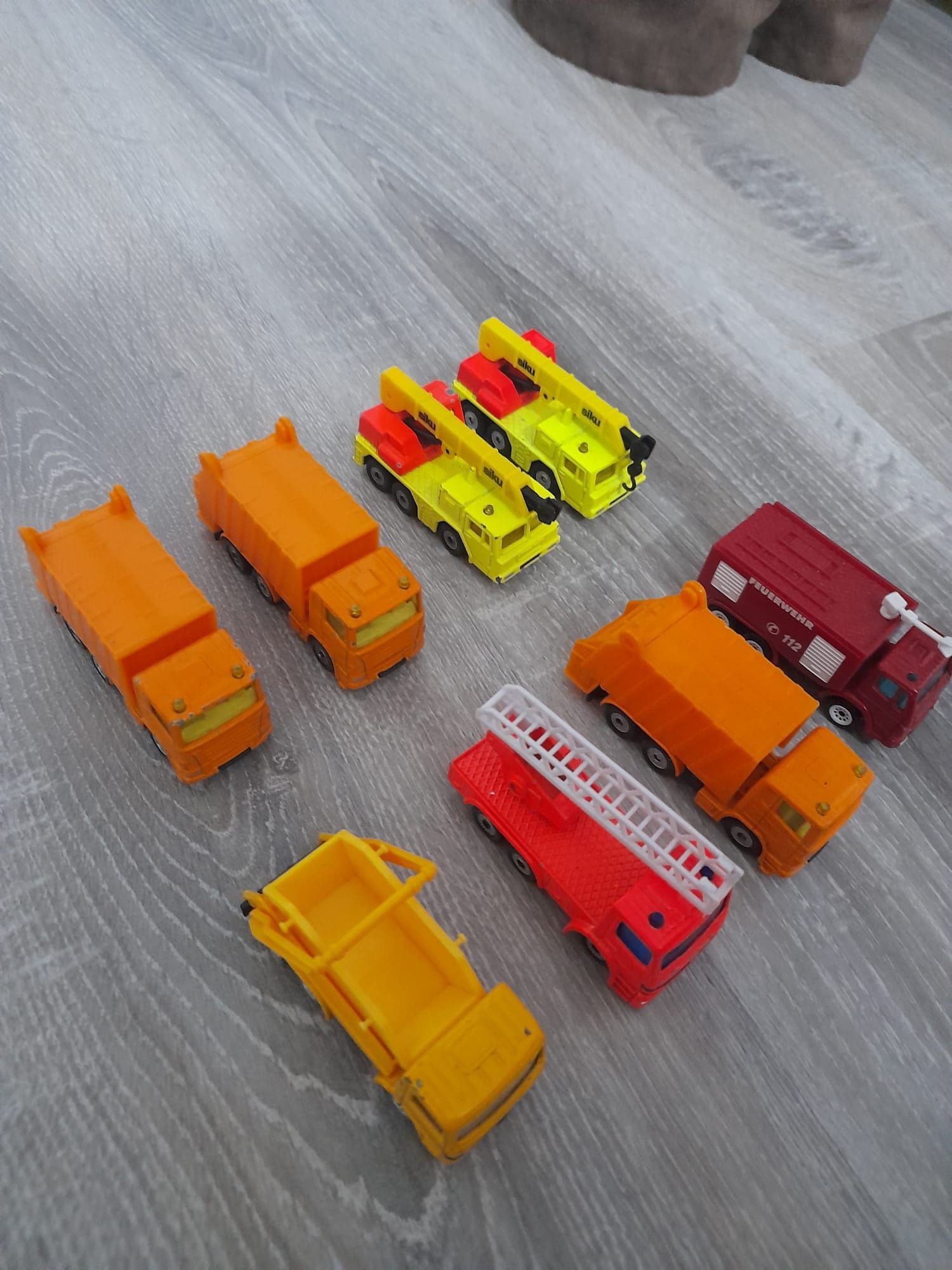 Mașinuțe si tractorase, siku