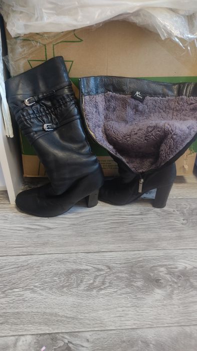 Зимние сапоги.Кожанные,внутри овчина.36,37 размер.Нужно мерить.