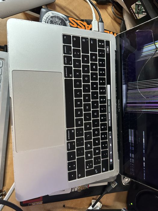 Macbook pro 13 inch 2016 Four tunderbolt touchbar