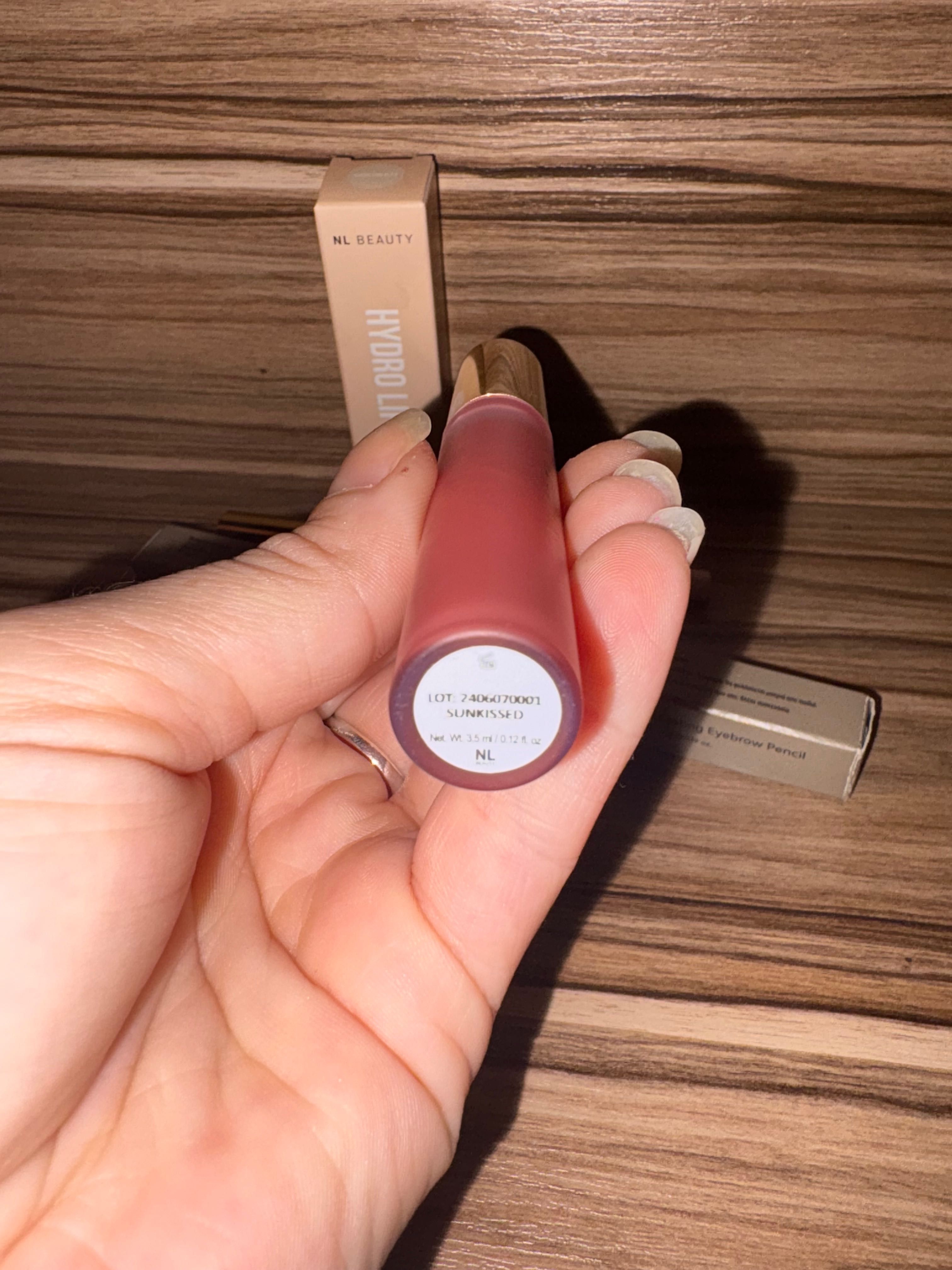 Декоративна козметика на Nl beauty