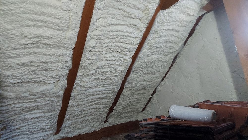 Realizam izolții cu spuma poliuretanică