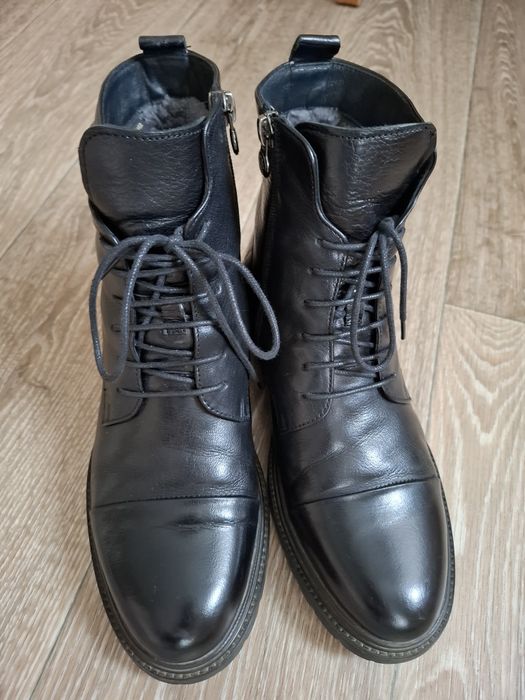 Продам женские зимние ботинки