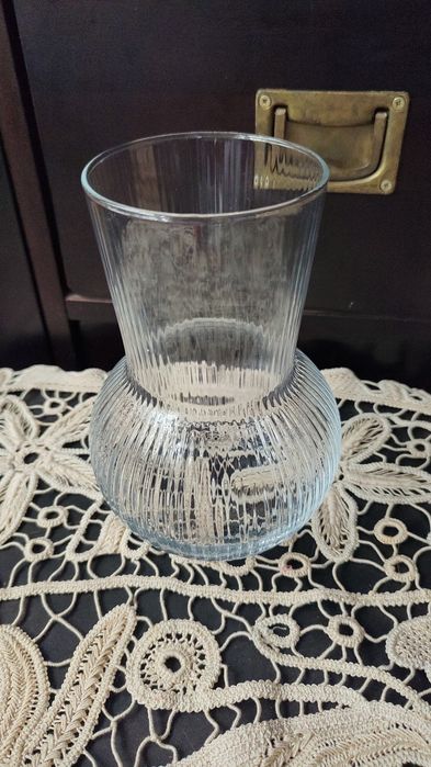 vază simplă transparentă