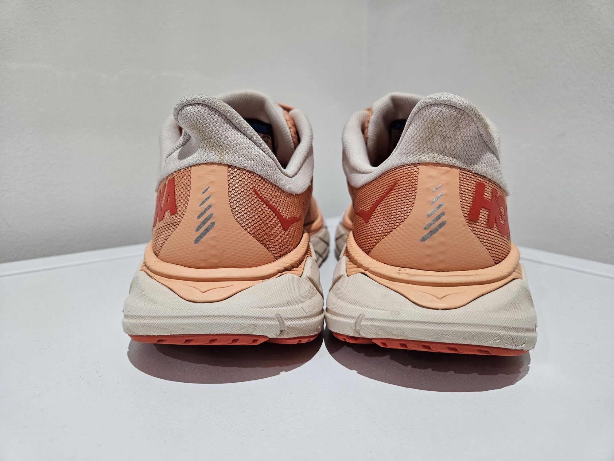 Hoka Arahi 5 - 38.5 номер маратонки