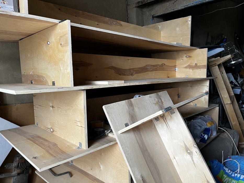 Стол в отличным состаяний в Актобе