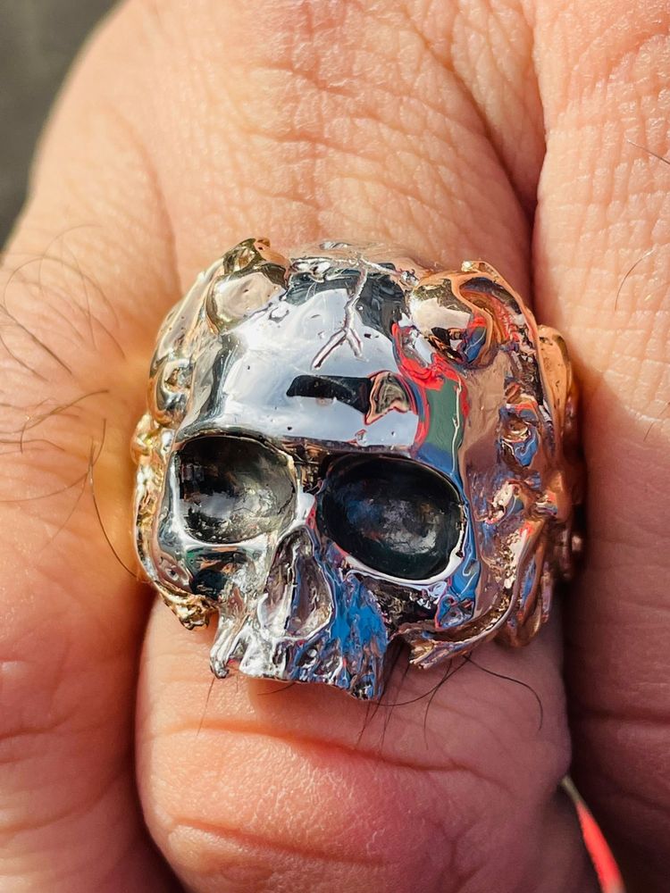 Inel aur 18 k  craniu Memento Mori Skull Italia designer Vlad Glynin