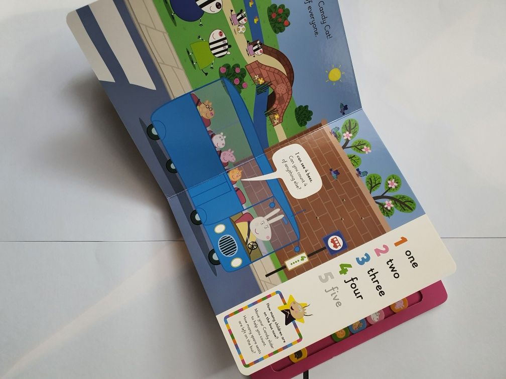 Детска книжка на английски Peppa's Count and slide