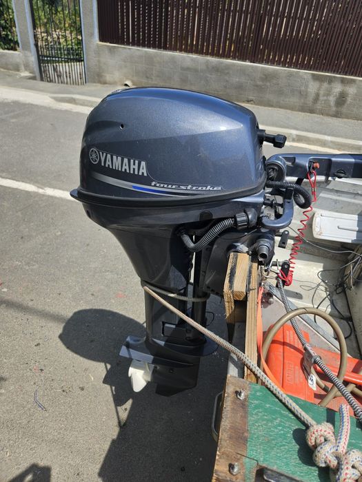 Vând barca aluminiu motor si peridoc înmatriculat