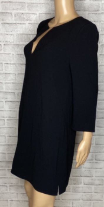 Черна рокля, T. Babaton