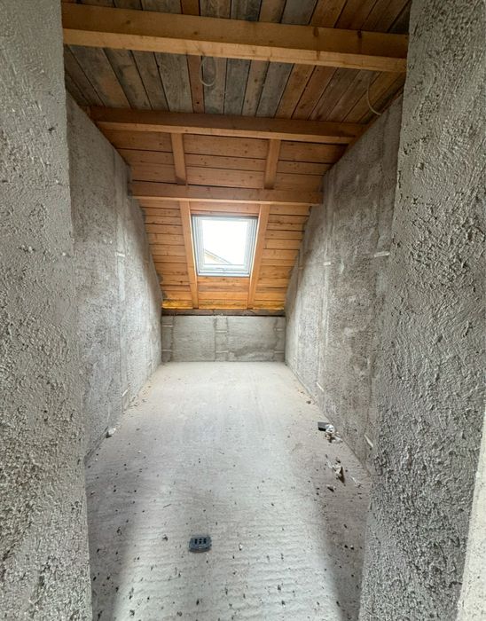 Vand casa moderna la gri - spatiu generos, materiale premium