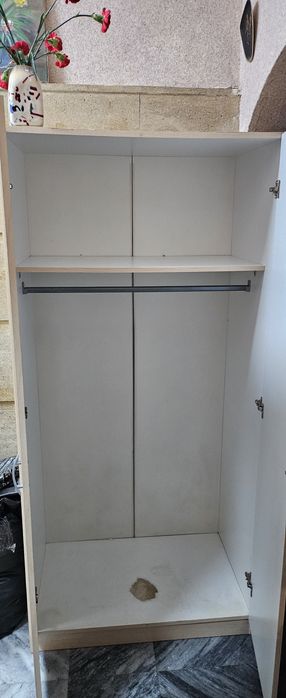 Двукрилен гардероб