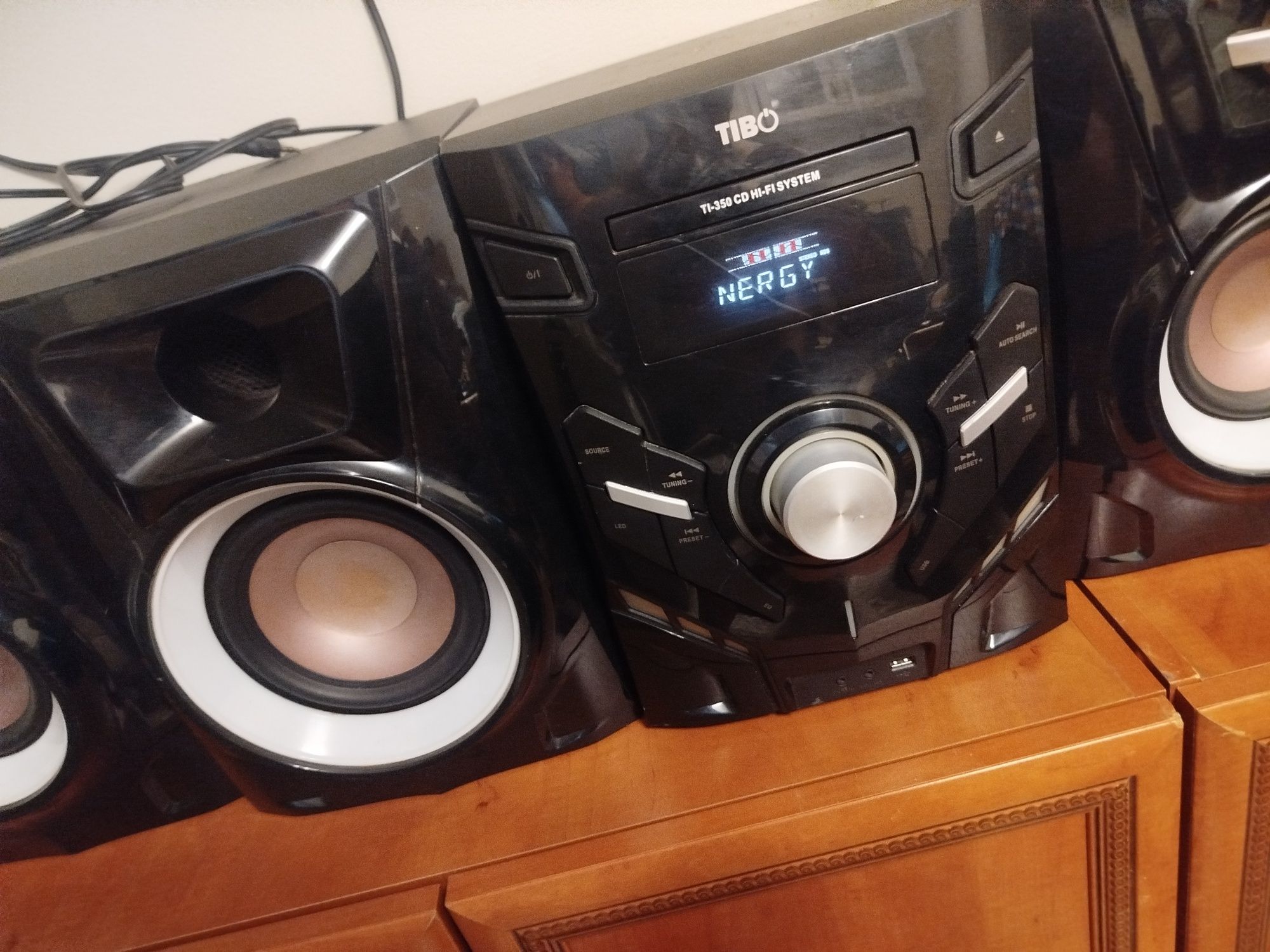 Аудиосистема с блутут usb cd aux Tibo с колоните(светещи)