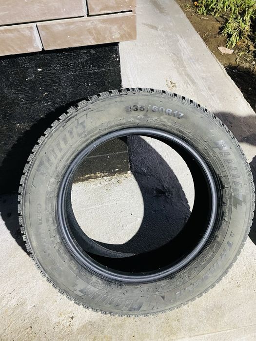Продаю зимние шины Triangle 235/60 R17