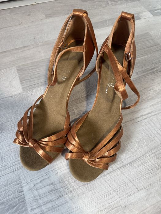 Обувки за салса, бачата