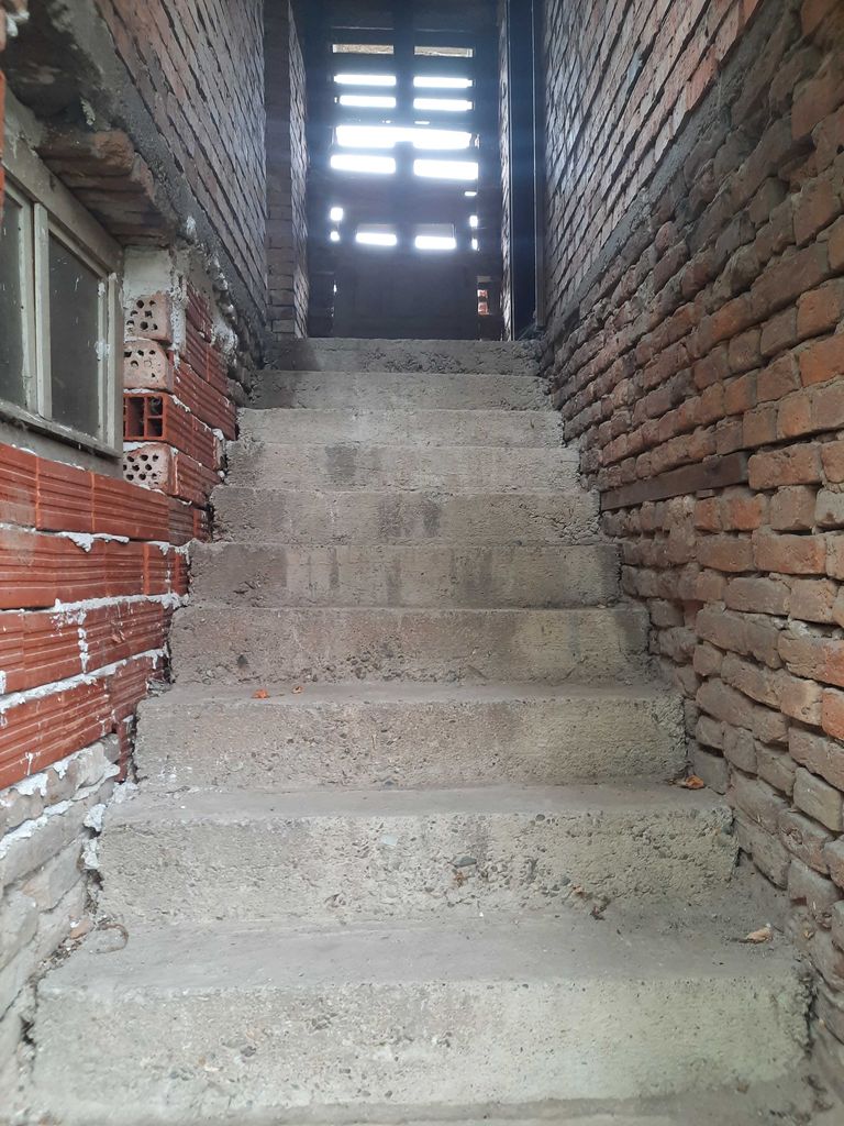 Продава се Къща в Лом - 210 кв.м за 170 €/кв.м - Снимка #1