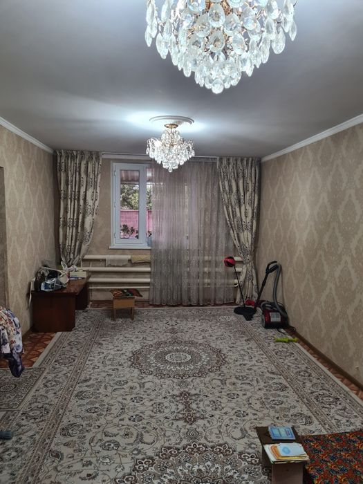 Мкр.Бам үй екі қабатты,8 соток.Аулада времянка бар .