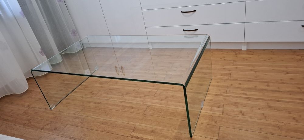 Masă de sticlă în condiții excelente