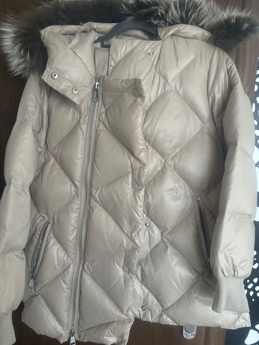 Дамско яке с лъщи пух и яка естествен косъм