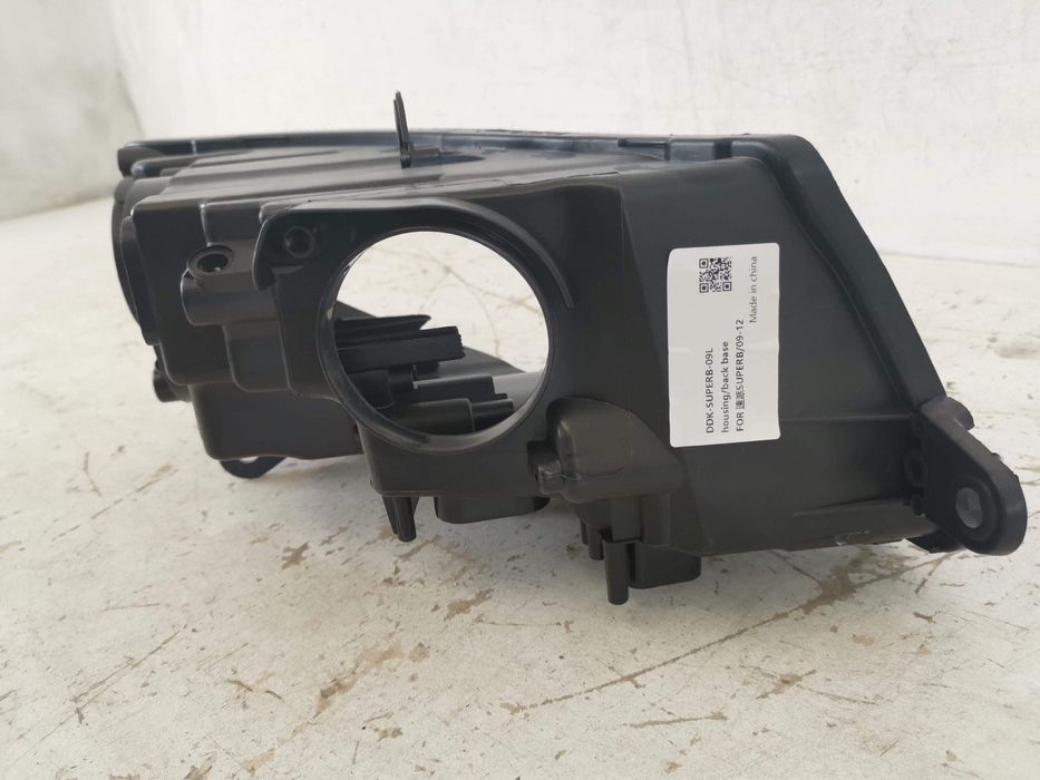 Ляв фар корпус с халогенни светлини Шкода Суперб 2 / Skoda Superb 2 [