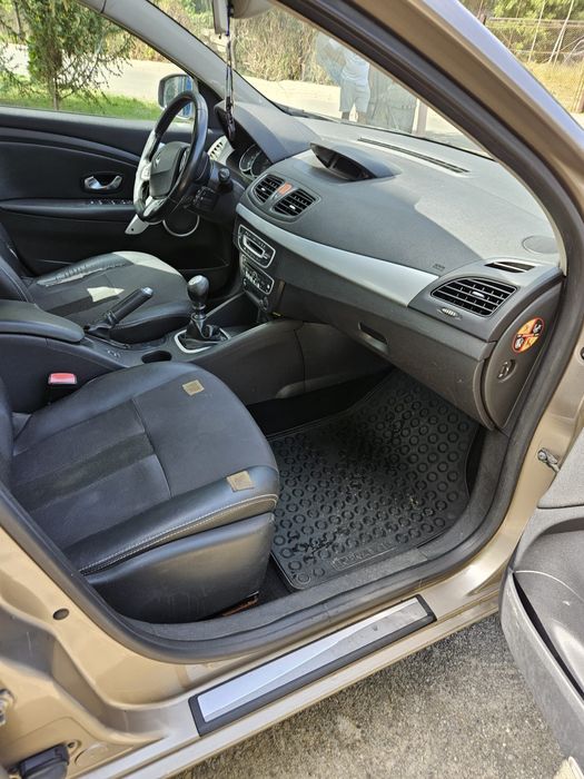 Vind renaul fluence an 2011 15 diesel  euro 5 în stare foarte bună