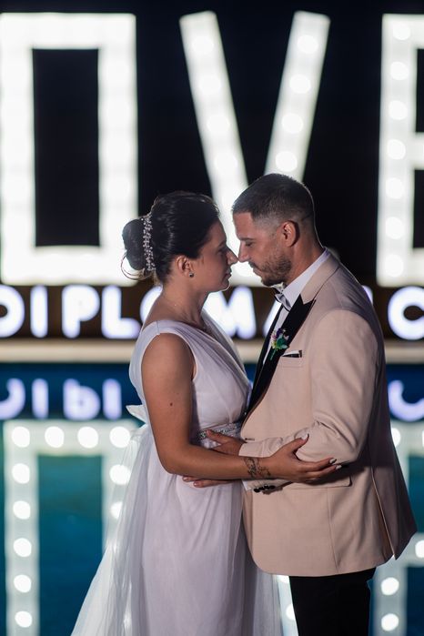 Vând costum de mire