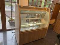 Хладилна витрина за торти