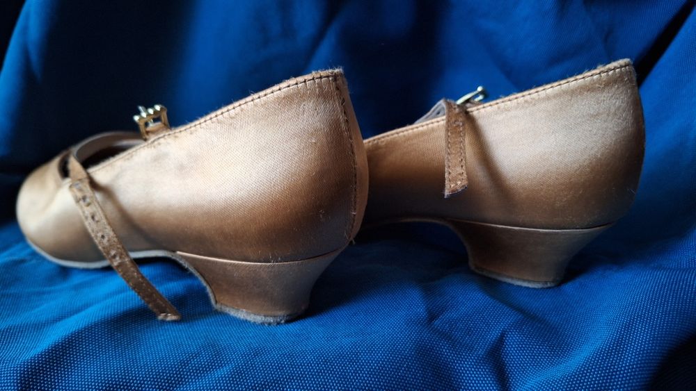 Обувки за спортни танци