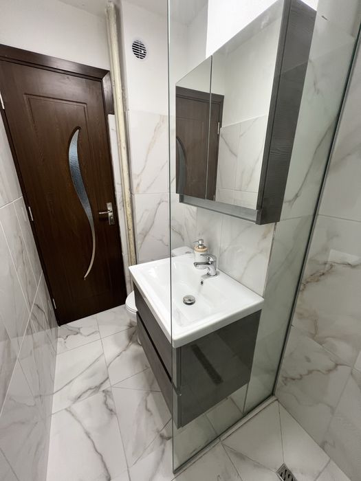 Inchiriez apartament .