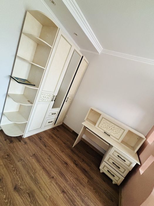 Продам шкафы диван зеркало