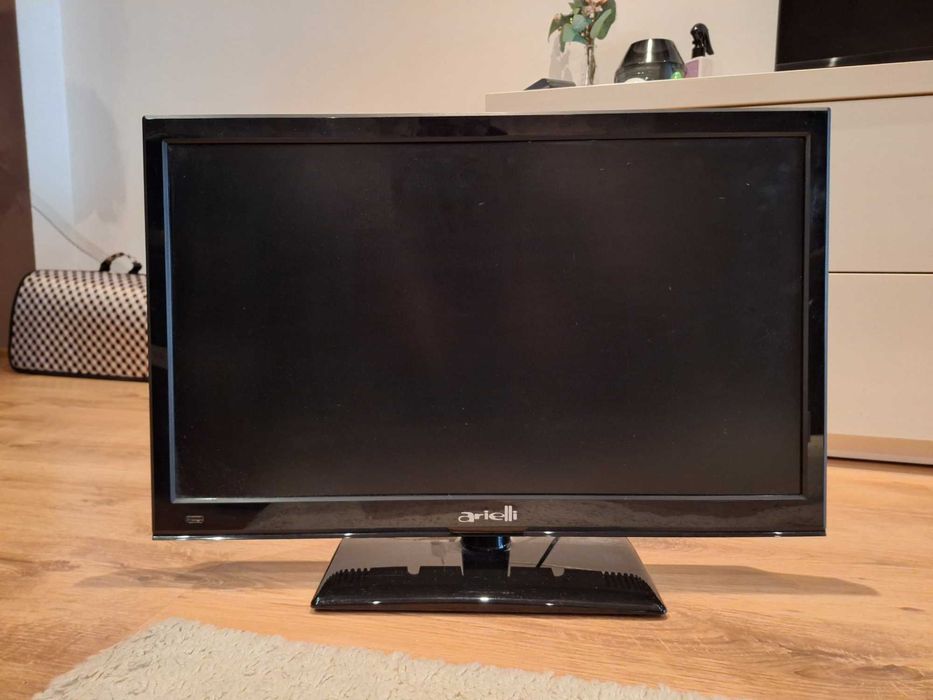 Телевизор Ариели 24 инча