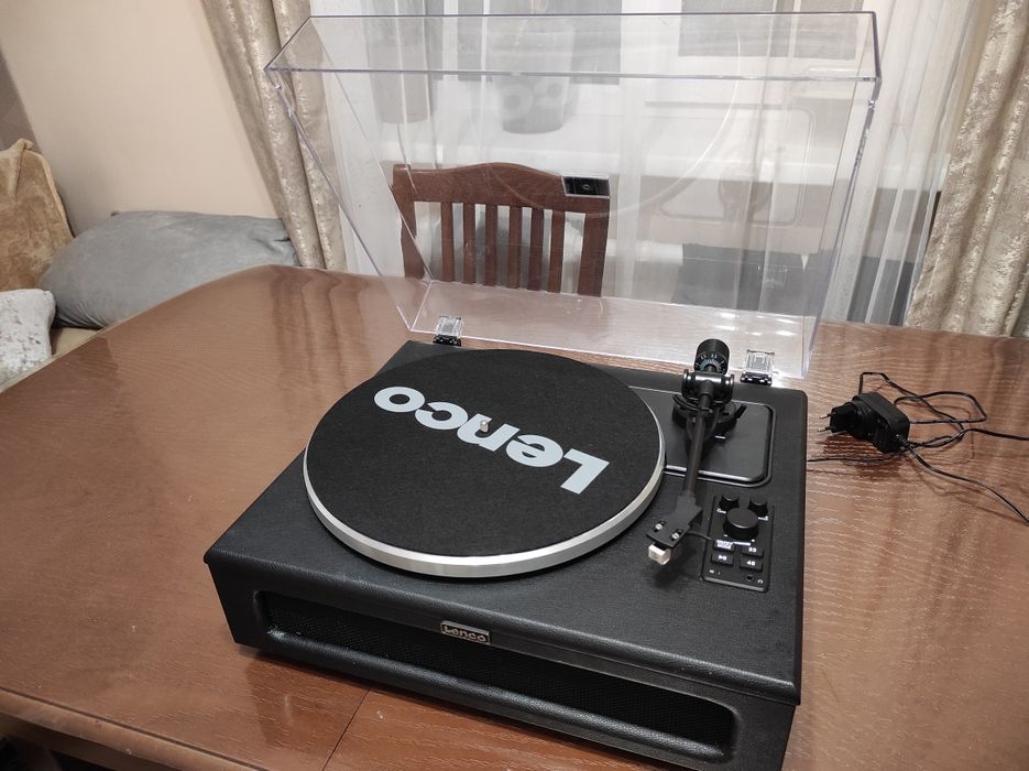 Проигрыватель винила Lenco LS-430BK