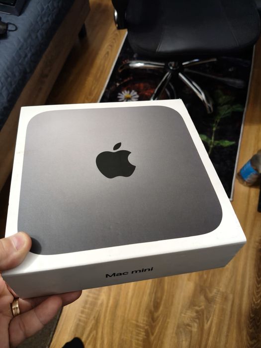 PC Apple Mac Mini i5 2018 + dock si tastatura Satechi