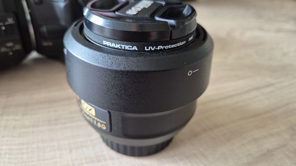Nikon D5600 с два обектива