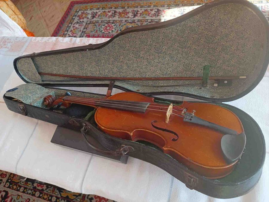 цигулка над 100 г.