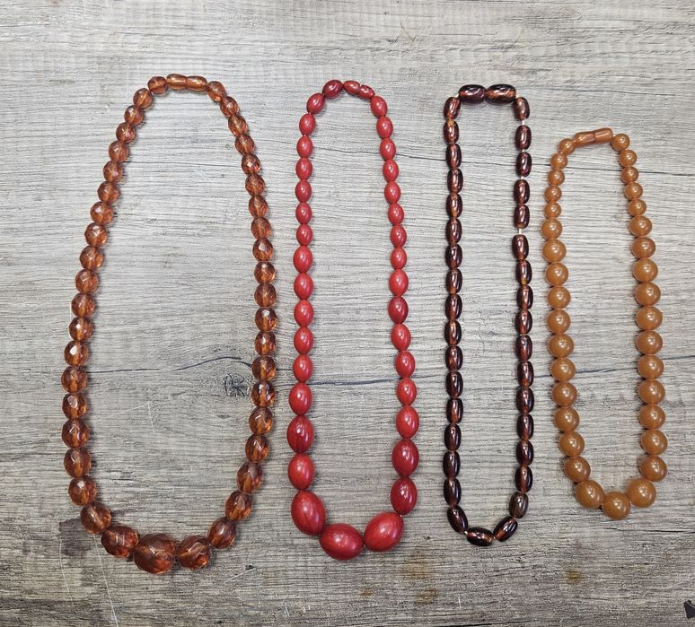 Кехлибарени стари  гердани.