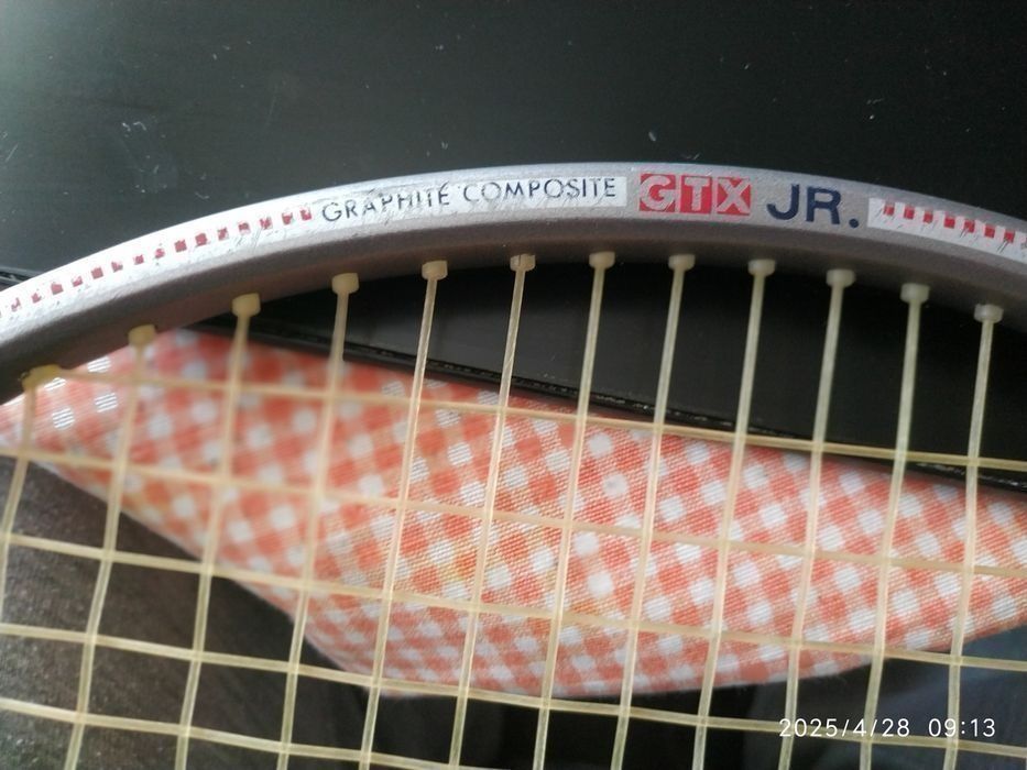 Продавам ракета за тенис на корт енис ракета