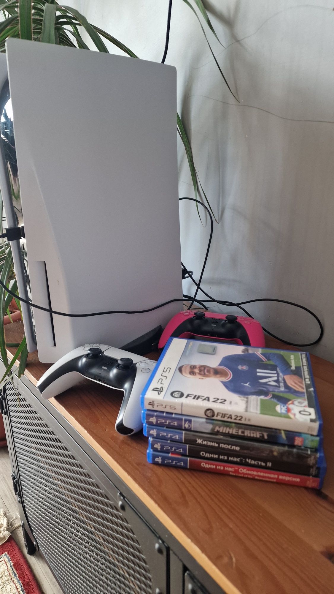 Продам PlayStation 5 + геймпад
