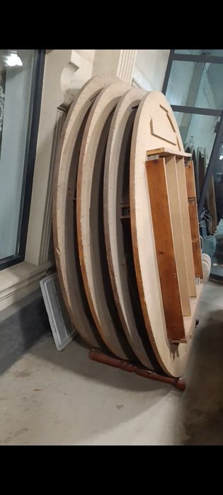 Стол круглый для ресторанов и дома