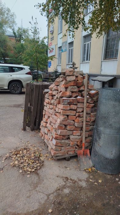 Продам кирпич б/у  не чищенный