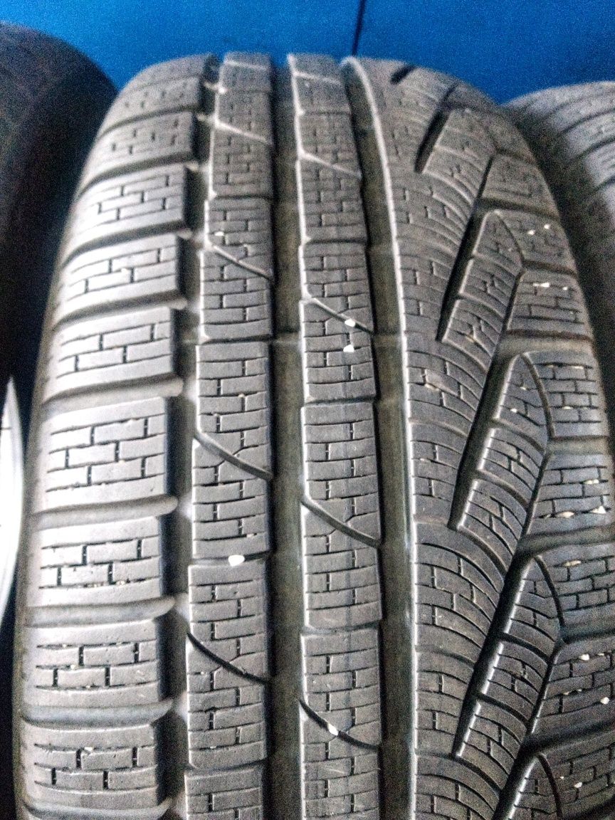 235/50R19 Pirelli